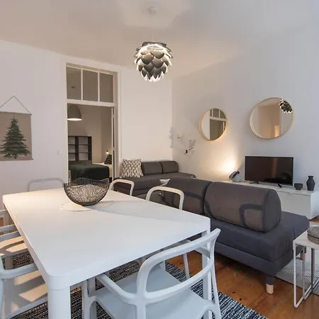 Lovelystay - Spacious 2br Downtown - 5 Min To River