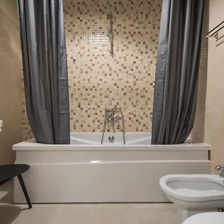 Lovelystay - Spacious 2br Downtown - 5 Min To River Apartment